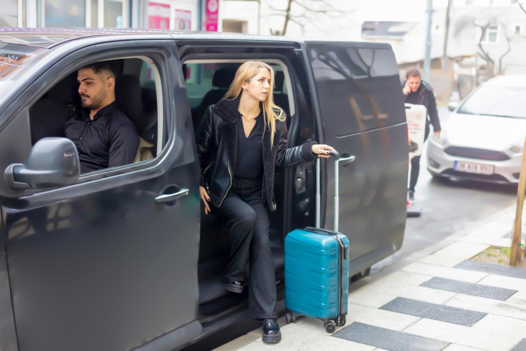 Dem Premium Hotel - Round Trip Airport Service - Istanbul International Airport Arnavutkoy Exteriör bild